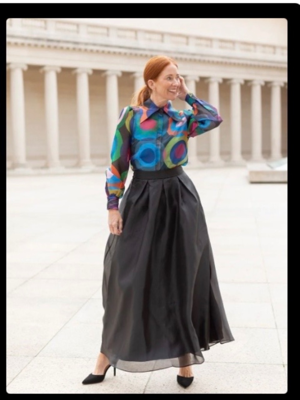 Lesley Evers black shirt and skirt!